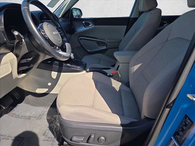 Used 2023 Kia Soul EX FWD image 17