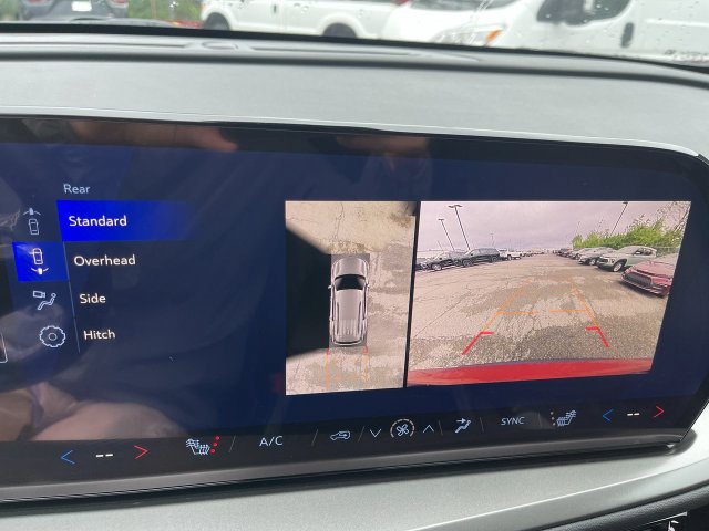 New 2027 Chevrolet Traverse LT w/ Sun and Wheel Package AWD/4WD image 17
