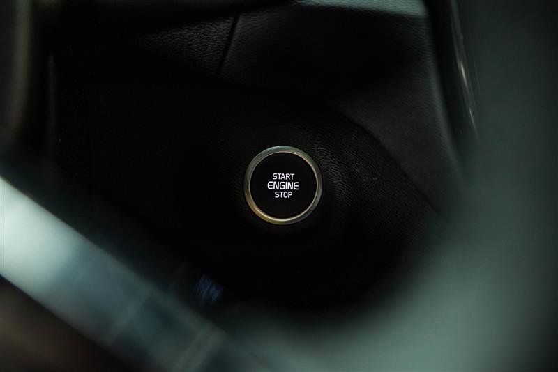 Used 2024 Volvo XC40 B5 Plus image 20