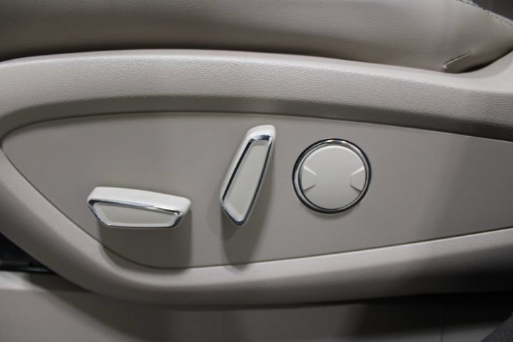 Used 2022 Lincoln Nautilus Reserve AWD/4WD image 23