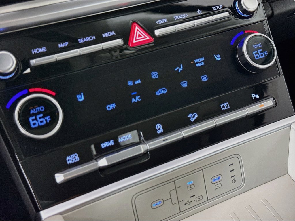 Used 2025 Hyundai Santa Fe SEL FWD image 18