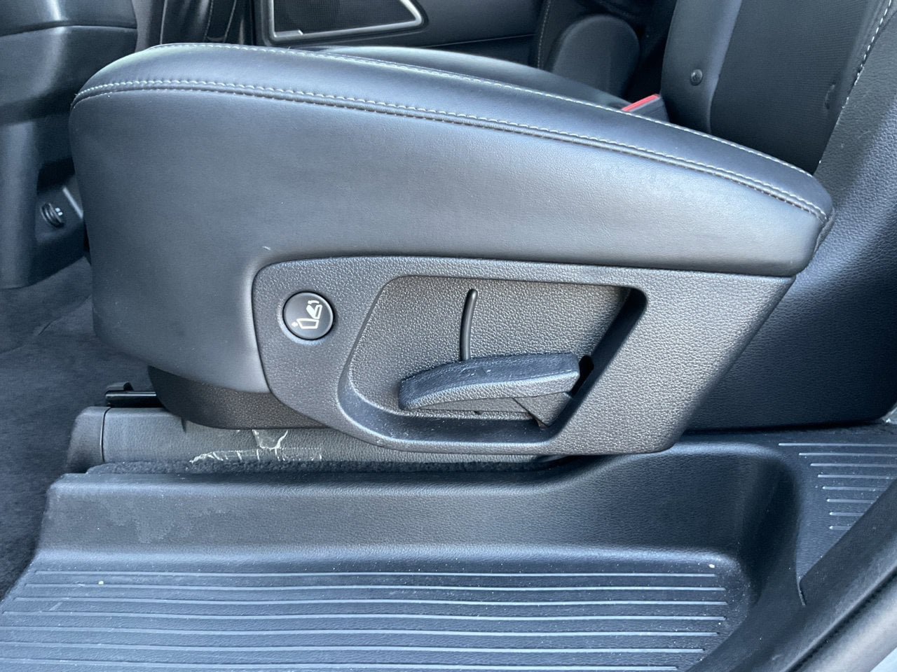 Used 2025 Kia Telluride S FWD image 9
