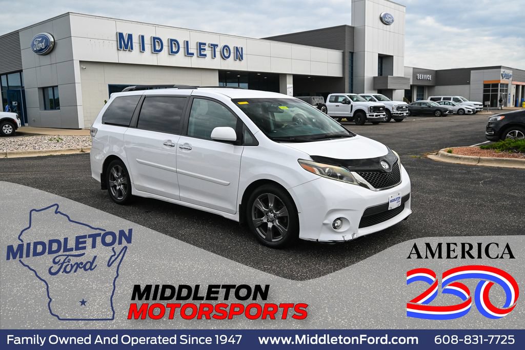 Used 2017 Toyota Sienna SE FWD image 1
