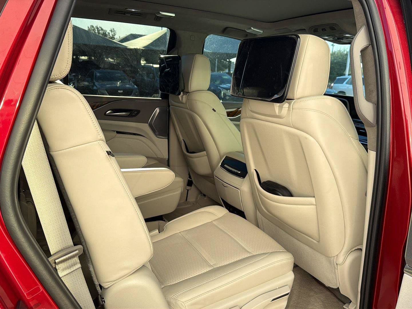 Used 2024 Cadillac Escalade Sport Platinum w/ LPO, ONYX Package AWD/4WD image 9