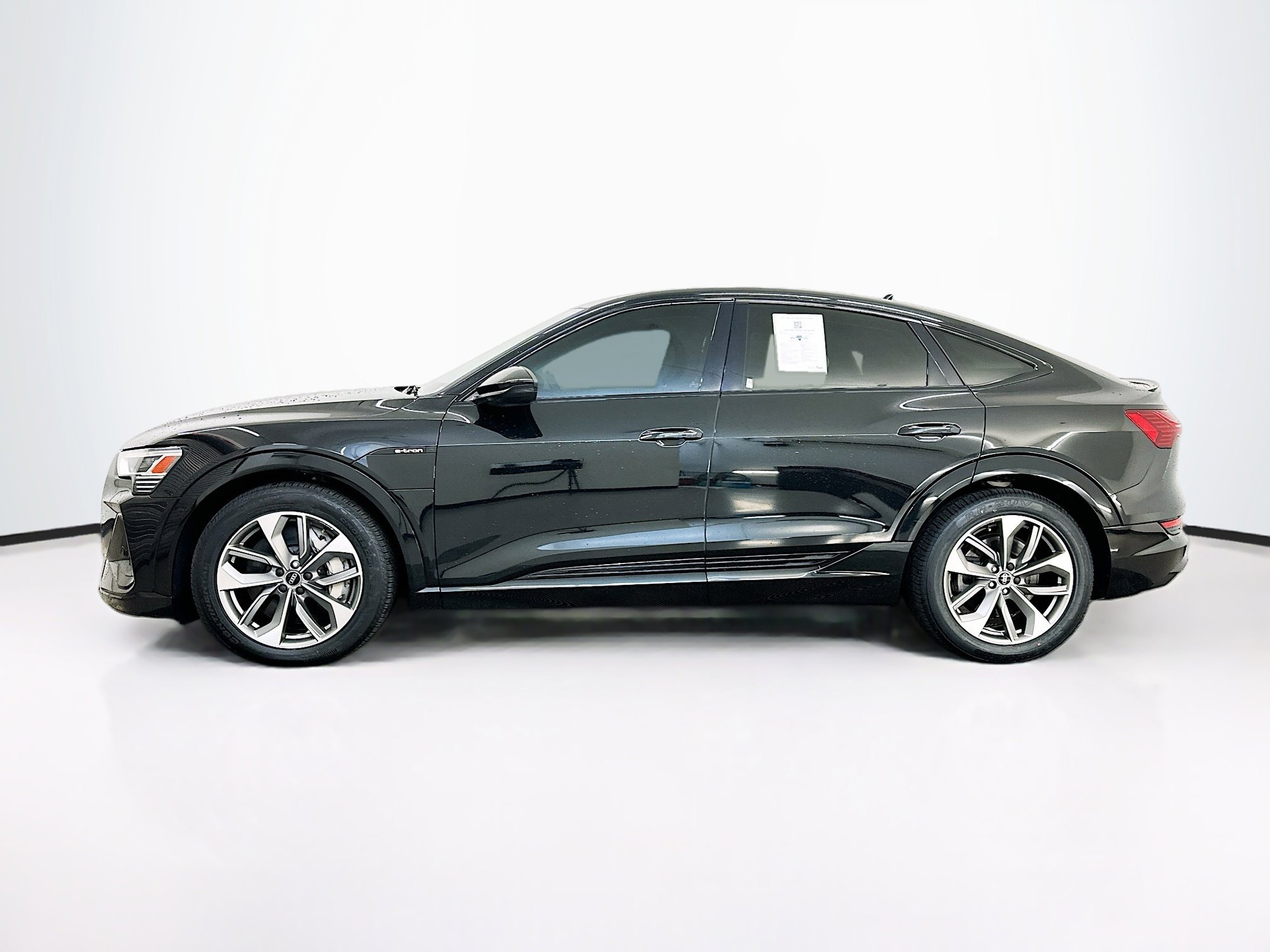 Used 2021 Audi e-tron Premium w/ Black Optic Package AWD/4WD image 4