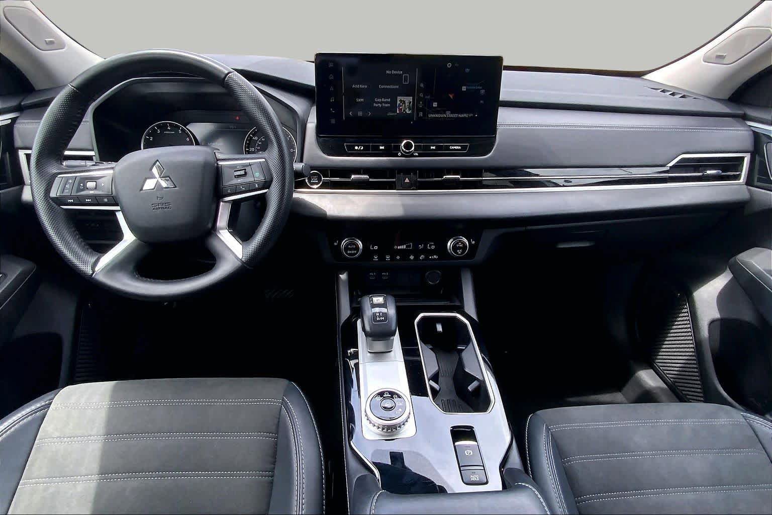 Used 2025 Mitsubishi Outlander SE FWD image 15