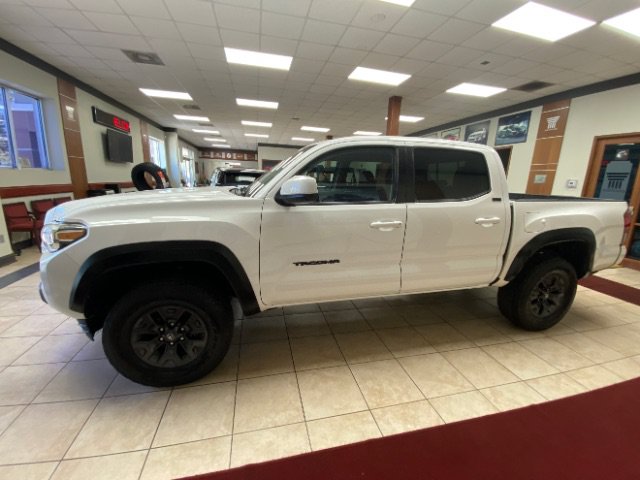 Used 2021 Toyota Tacoma 2WD Double Cab image 2