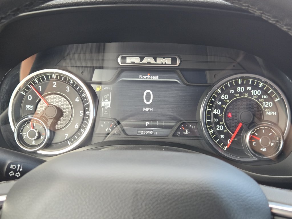 Used 2025 RAM 1500 Laramie AWD/4WD image 19