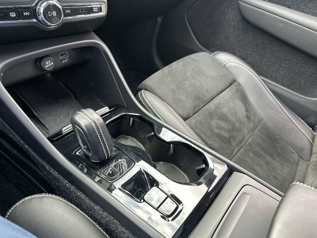 Used 2019 Volvo XC40 T5 R-Design image 21