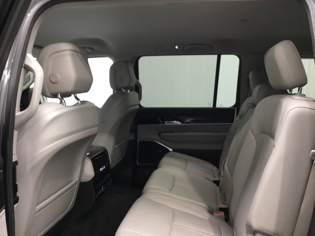 Used 2022 Jeep Wagoneer Series II AWD/4WD image 14