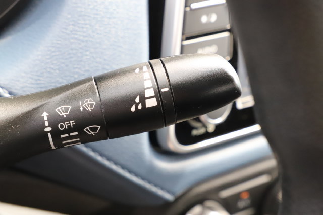 Used 2025 Nissan Versa SV FWD image 30