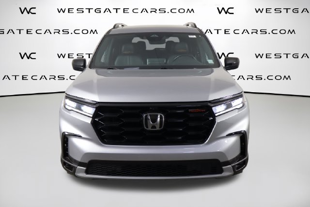 Used 2025 Honda Pilot TrailSport image 2