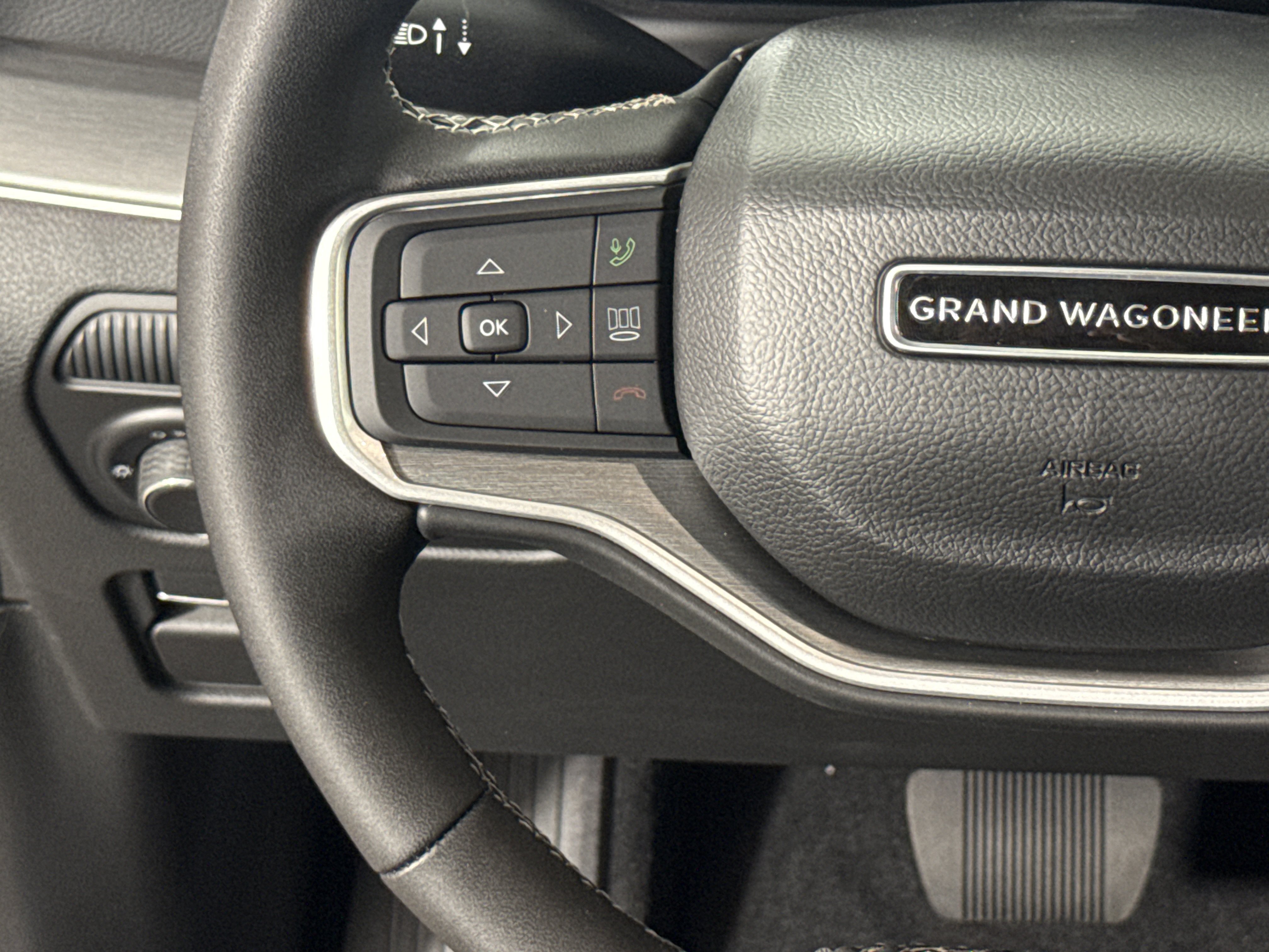New 2026 Jeep Grand Wagoneer L 4WD w/ Premium Group I image 17