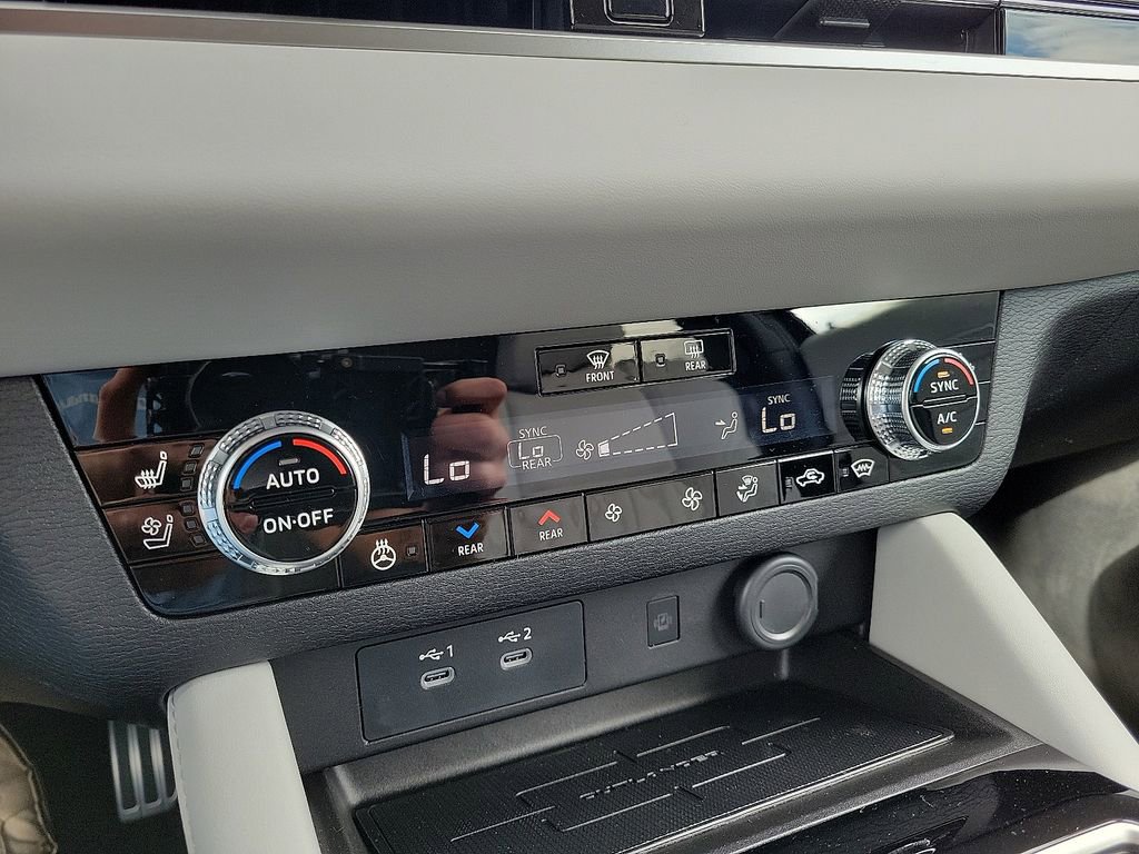 New 2025 Mitsubishi Outlander AWD image 18