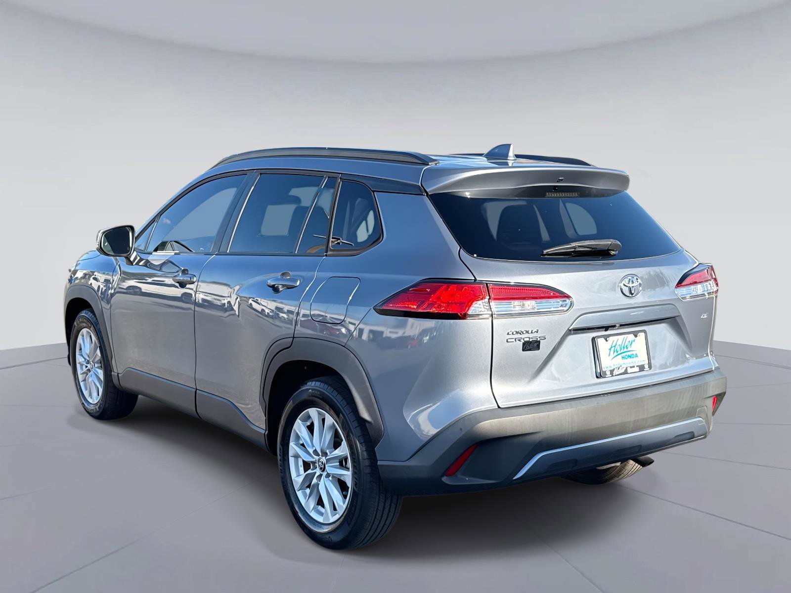 Used 2022 Toyota Corolla Cross LE image 6