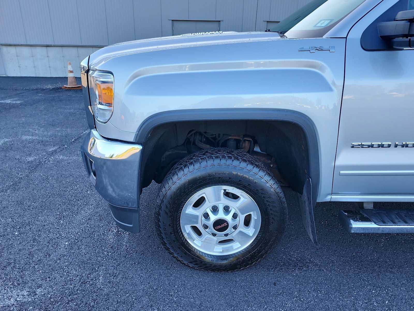 Used 2016 GMC Sierra 2500 SLE w/ SLE Preferred Package AWD/4WD image 10