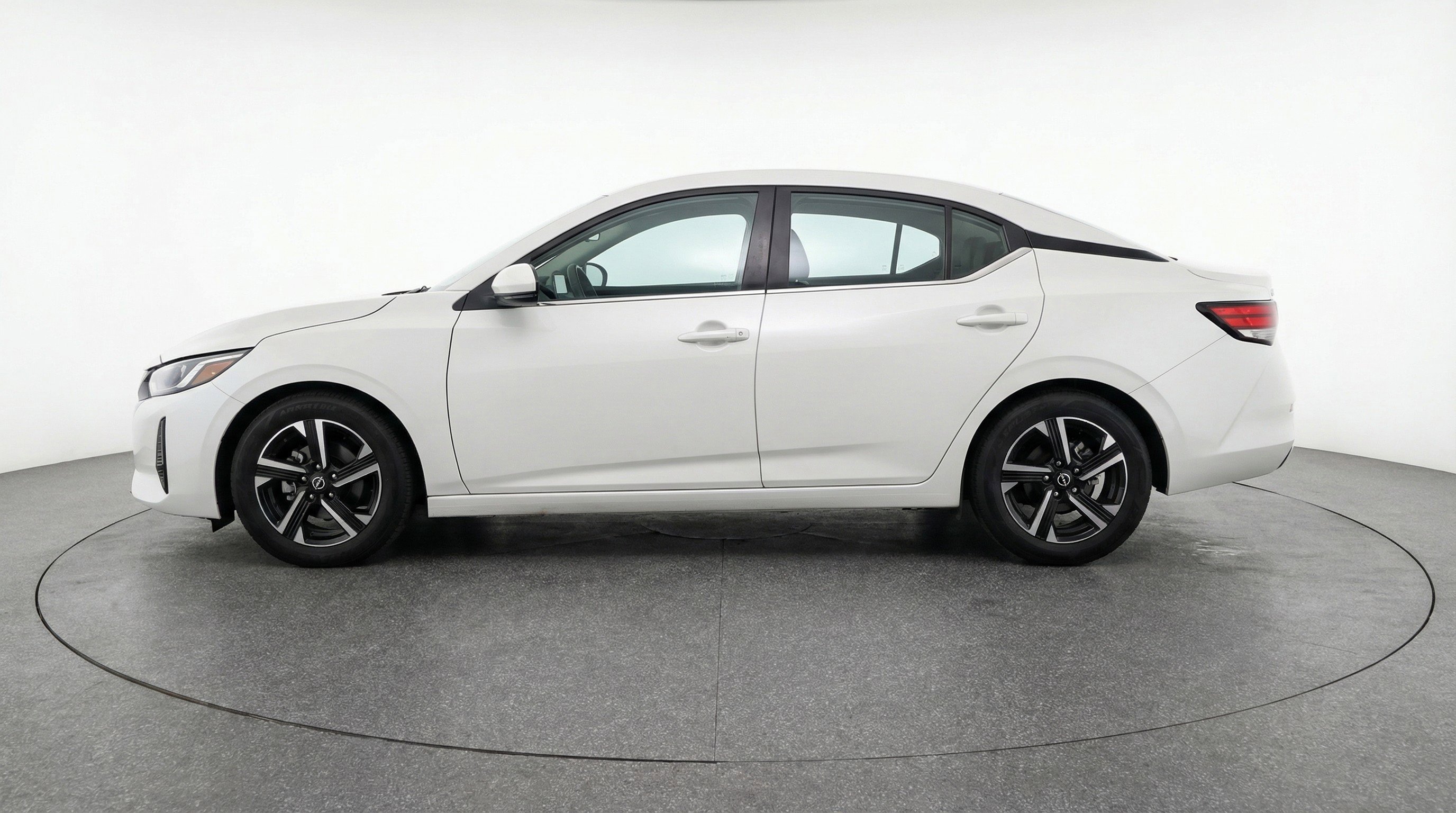 Used 2025 Nissan Sentra SV image 5