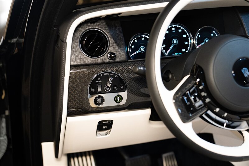Used 2023 Rolls-Royce Cullinan Black Badge w/ Dark Exterior Package AWD/4WD image 17