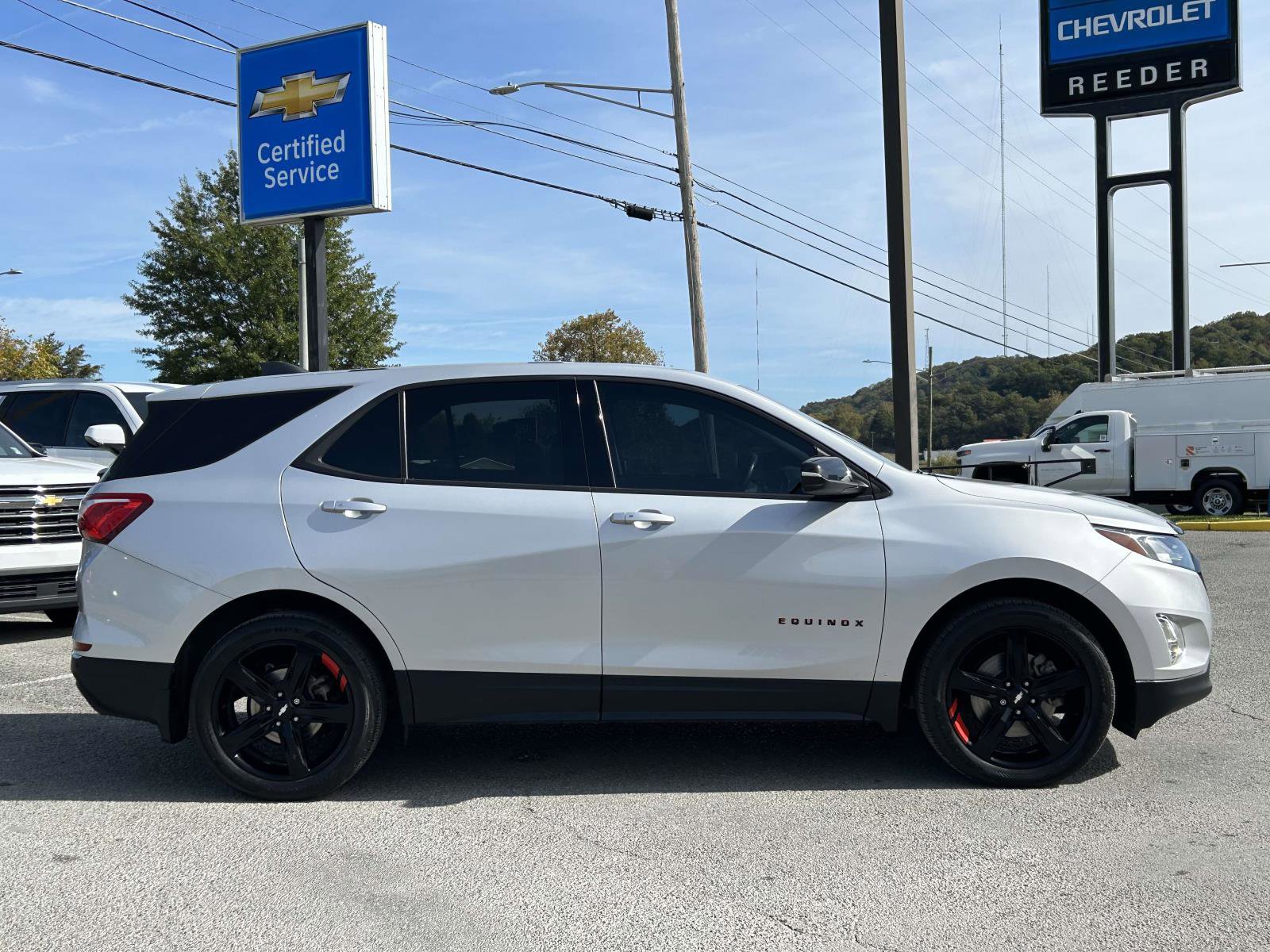 Used 2019 Chevrolet Equinox LT image 2