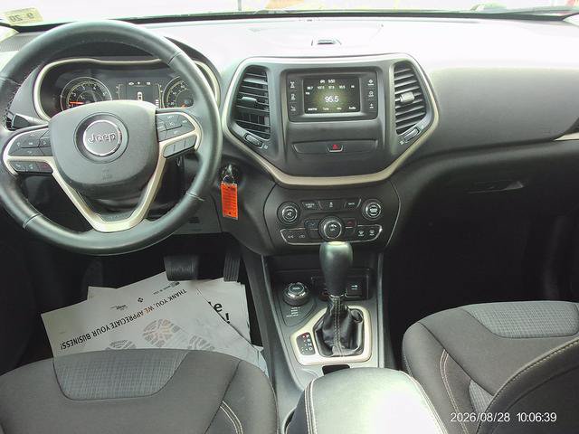 Used 2015 Jeep Cherokee Latitude AWD/4WD image 6