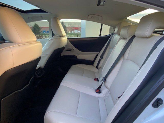 Used 2023 Lexus ES 350 w/ Premium Package image 9