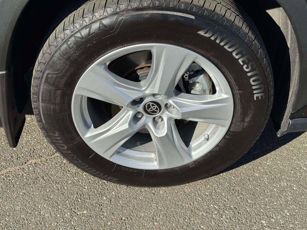 Used 2024 Toyota Highlander LE image 9