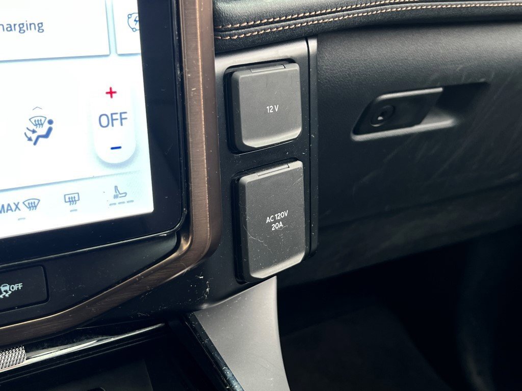 Used 2024 Ford F150 Lightning Lariat image 29