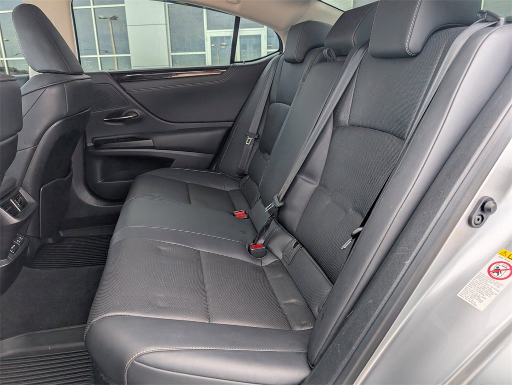 Used 2019 Lexus ES 300h image 31