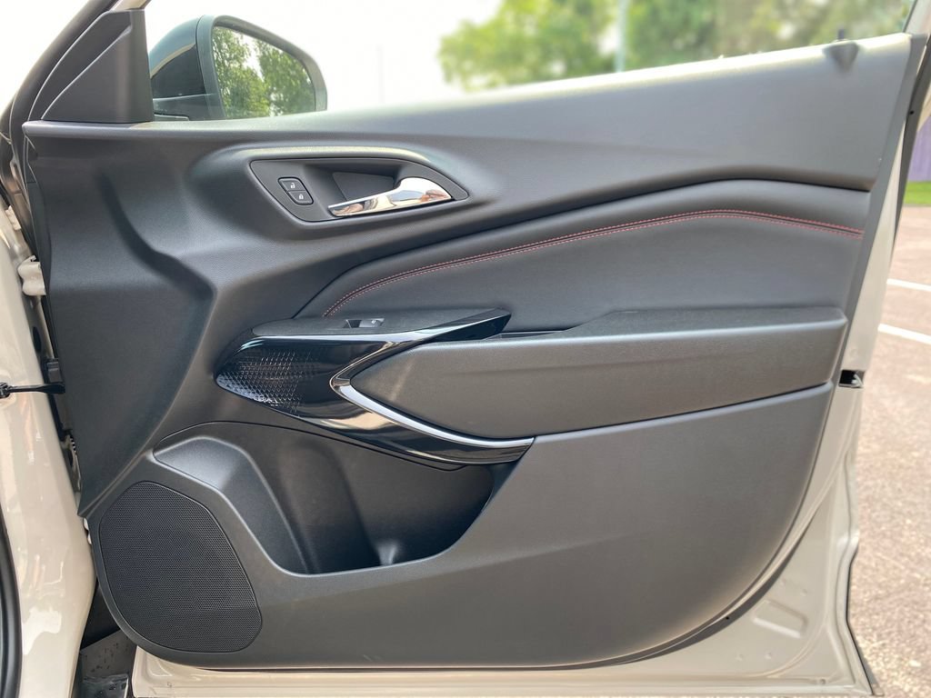 New 2026 Chevrolet Trax RS w/ Sunroof Package FWD image 9