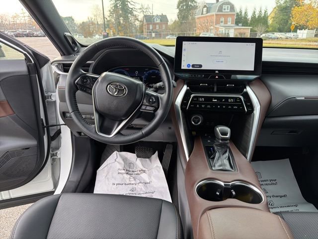 Used 2024 Toyota Venza Limited image 16