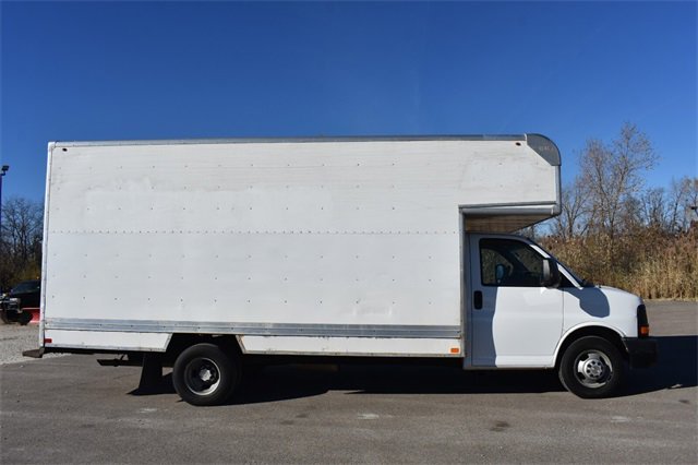 Used 2015 Chevrolet Express 3500 Extended image 2