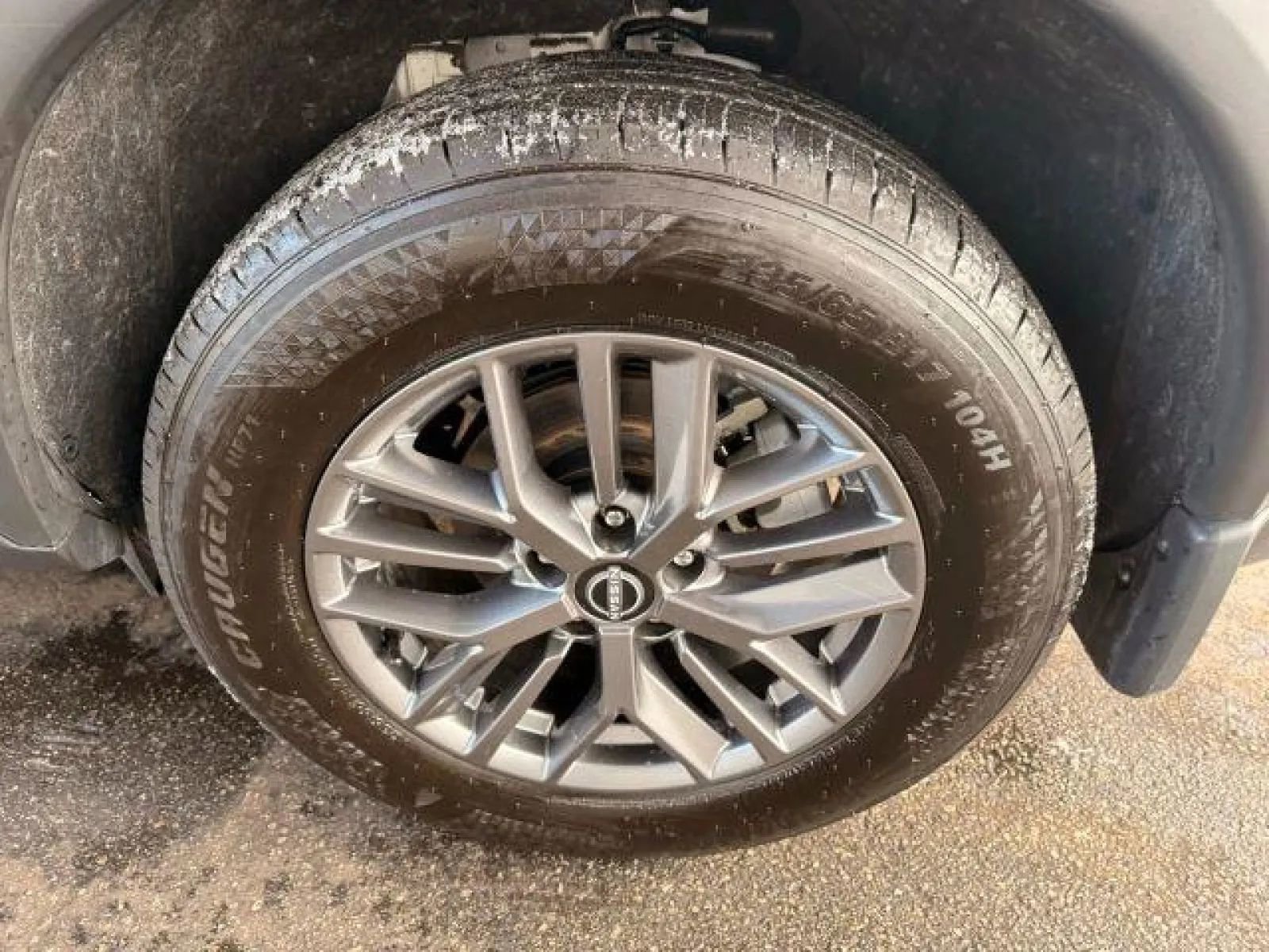 Used 2023 Nissan Rogue S AWD/4WD image 39