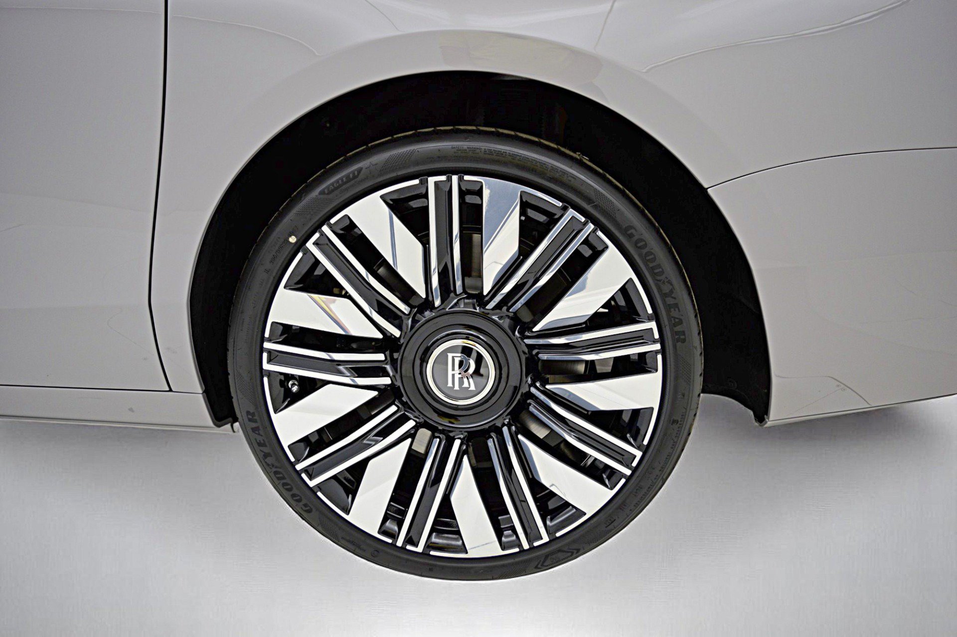 Used 2025 Rolls-Royce Ghost AWD/4WD image 48
