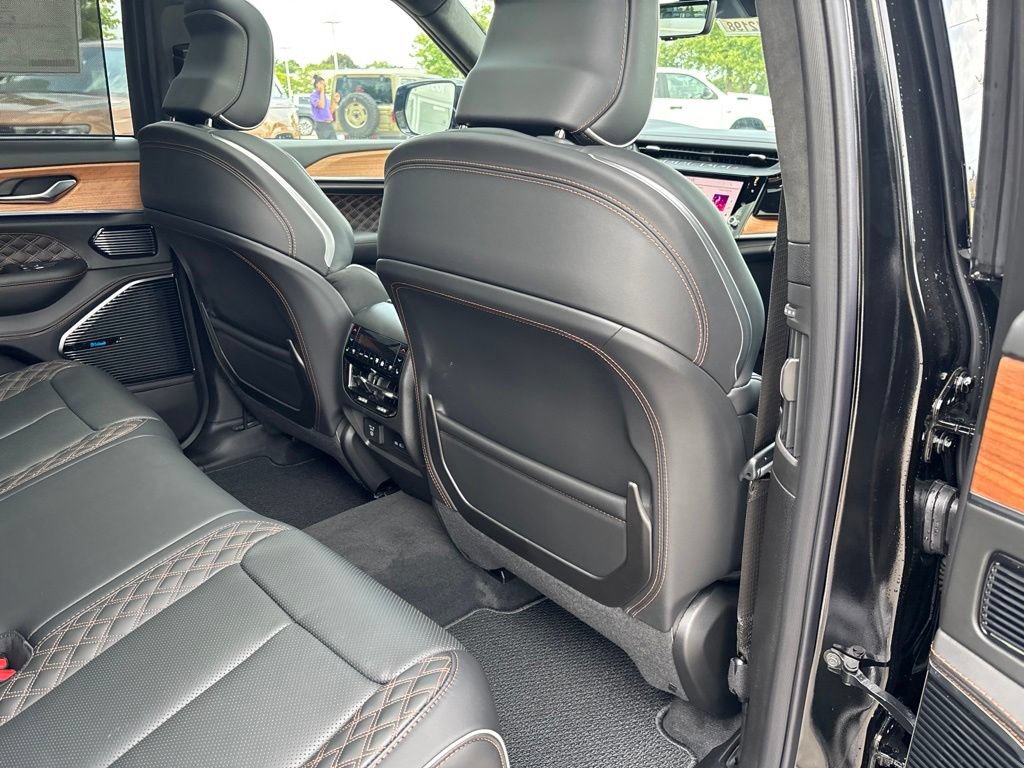 New 2027 Jeep Grand Cherokee Summit AWD/4WD image 21