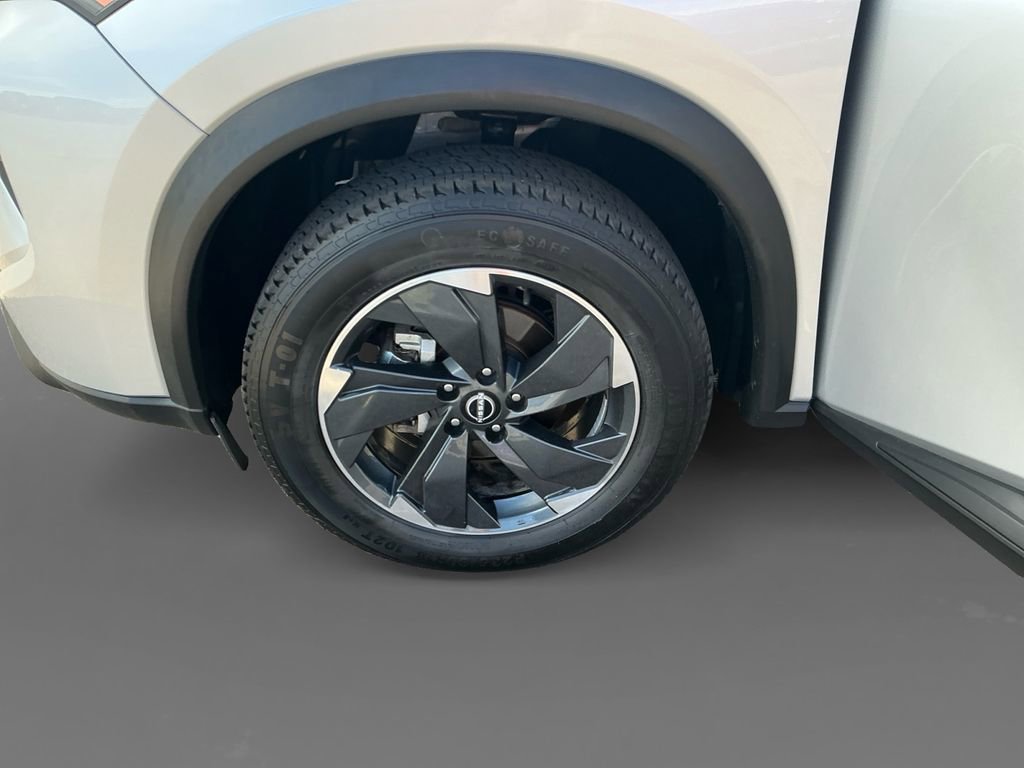 Used 2024 Nissan Rogue SV AWD/4WD image 14