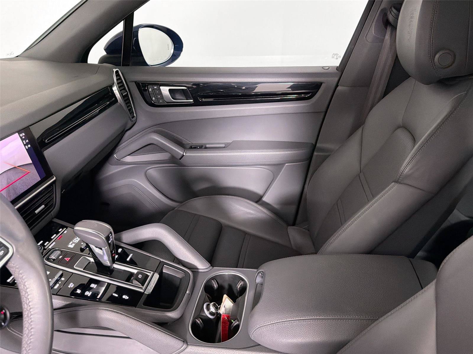 Certified 2022 Porsche Cayenne E-Hybrid AWD/4WD image 30