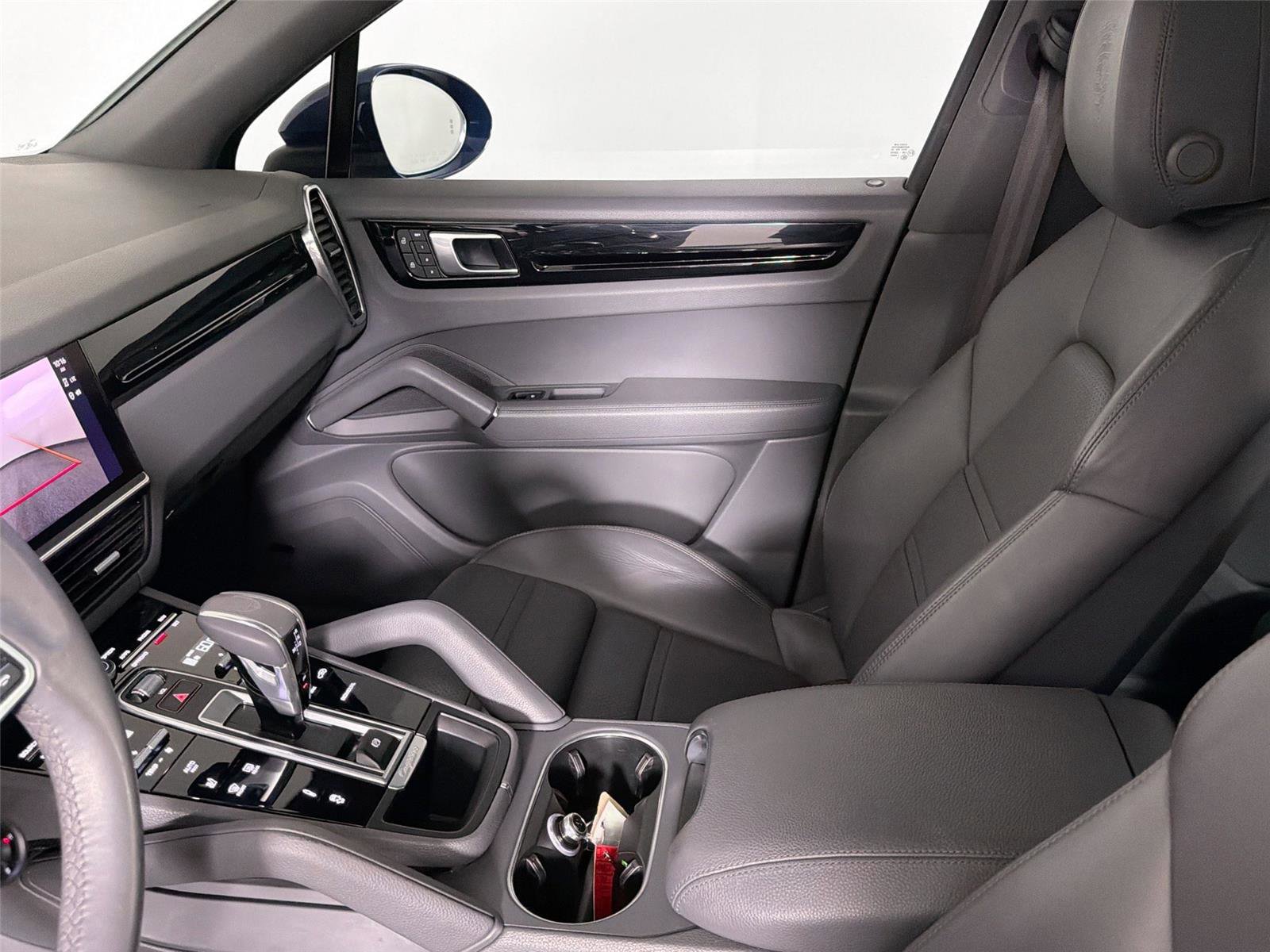 Certified 2022 Porsche Cayenne E-Hybrid AWD/4WD image 30