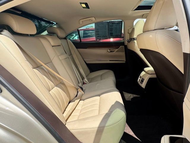 Used 2017 Lexus ES 300h FWD image 28