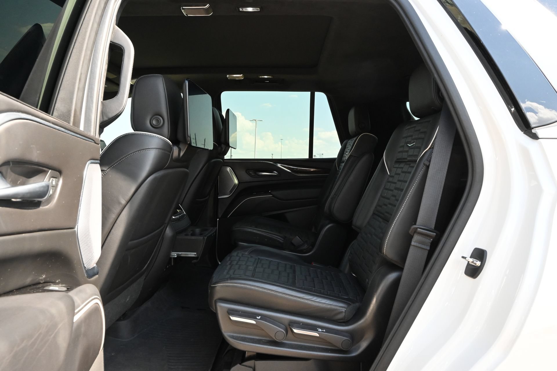 Used 2021 Cadillac Escalade Premium Luxury Platinum AWD/4WD image 21