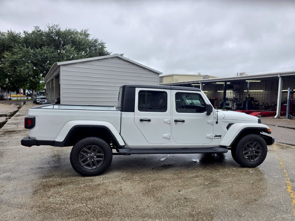 Used 2023 Jeep Gladiator Sport AWD/4WD image 8
