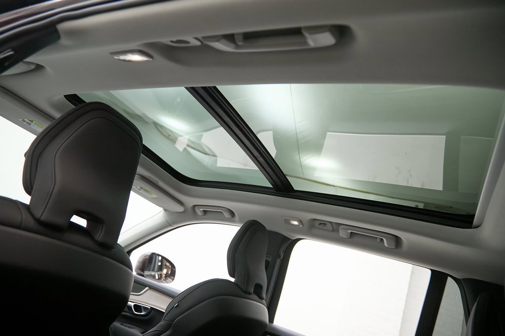 Used 2025 Volvo XC90 B6 Core w/ Protection Package image 23
