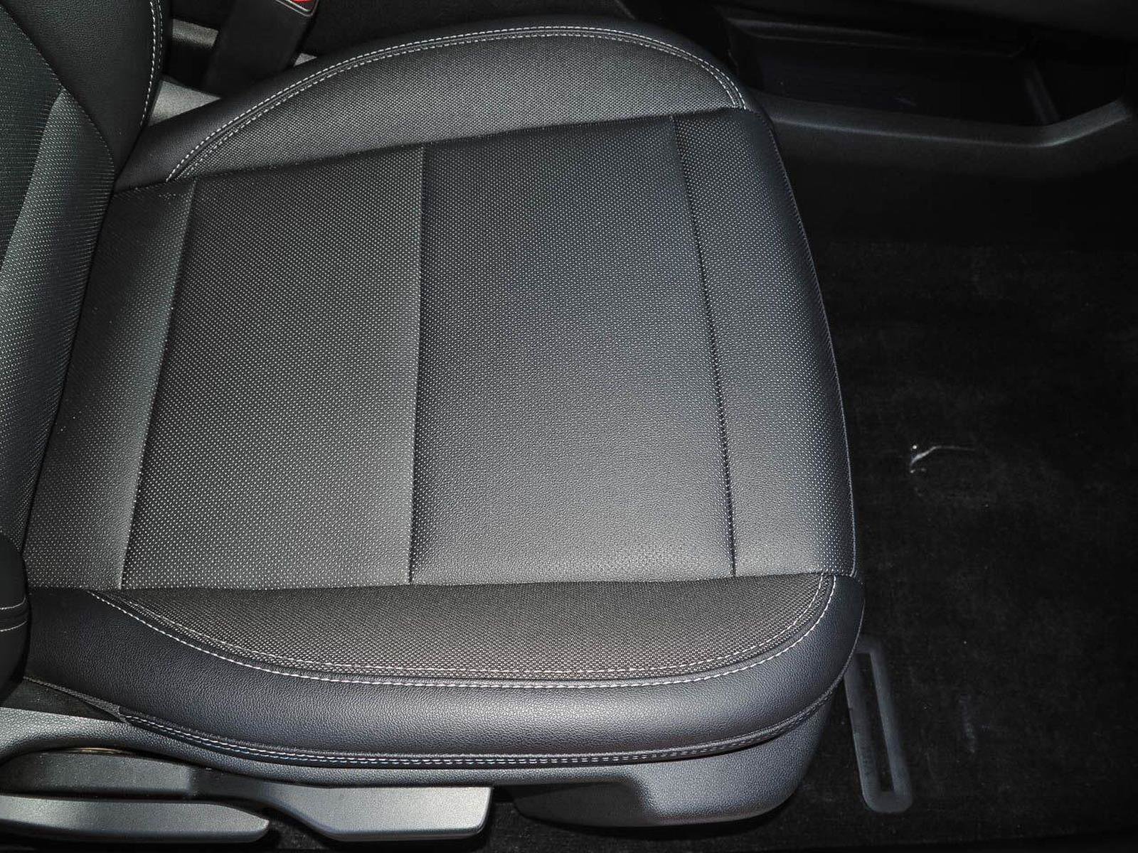 Certified 2025 Chevrolet Equinox EV LT w/ Convenience Package FWD image 27