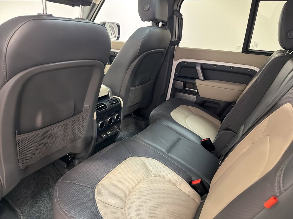 Used 2024 Land Rover Defender 130 X-Dynamic SE image 21