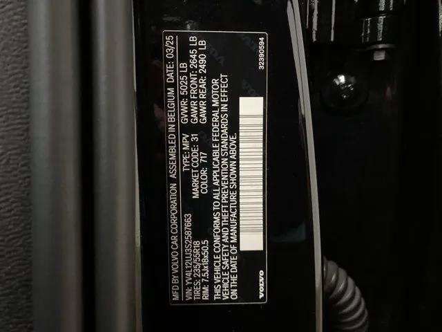 Used 2025 Volvo XC40 B5 Core image 89