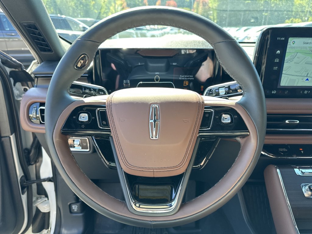Used 2026 Lincoln Aviator Reserve AWD/4WD image 12