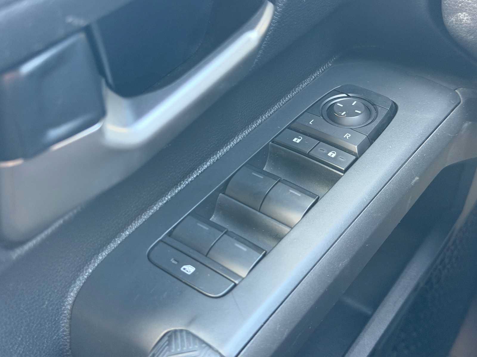 Used 2024 Toyota Tacoma TRD Off-Road AWD/4WD image 4