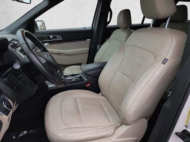 Used 2018 Ford Explorer Limited image 16