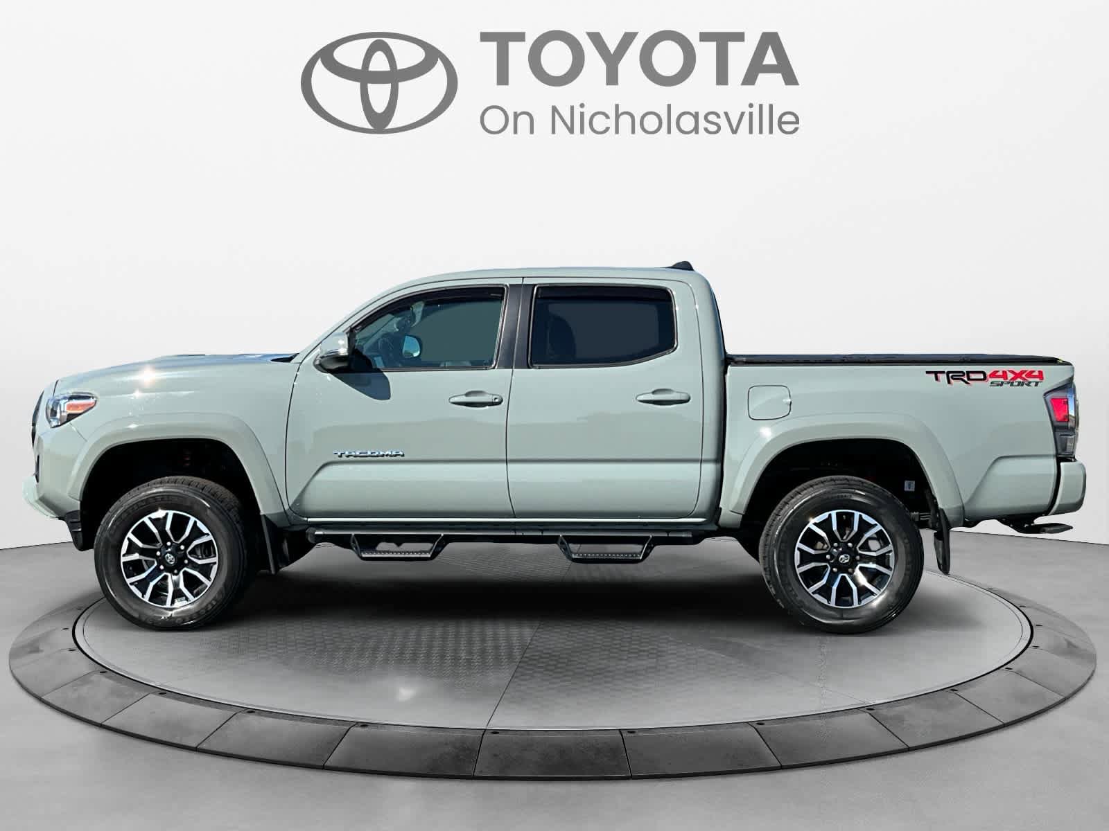 Used 2023 Toyota Tacoma TRD Sport AWD/4WD image 3