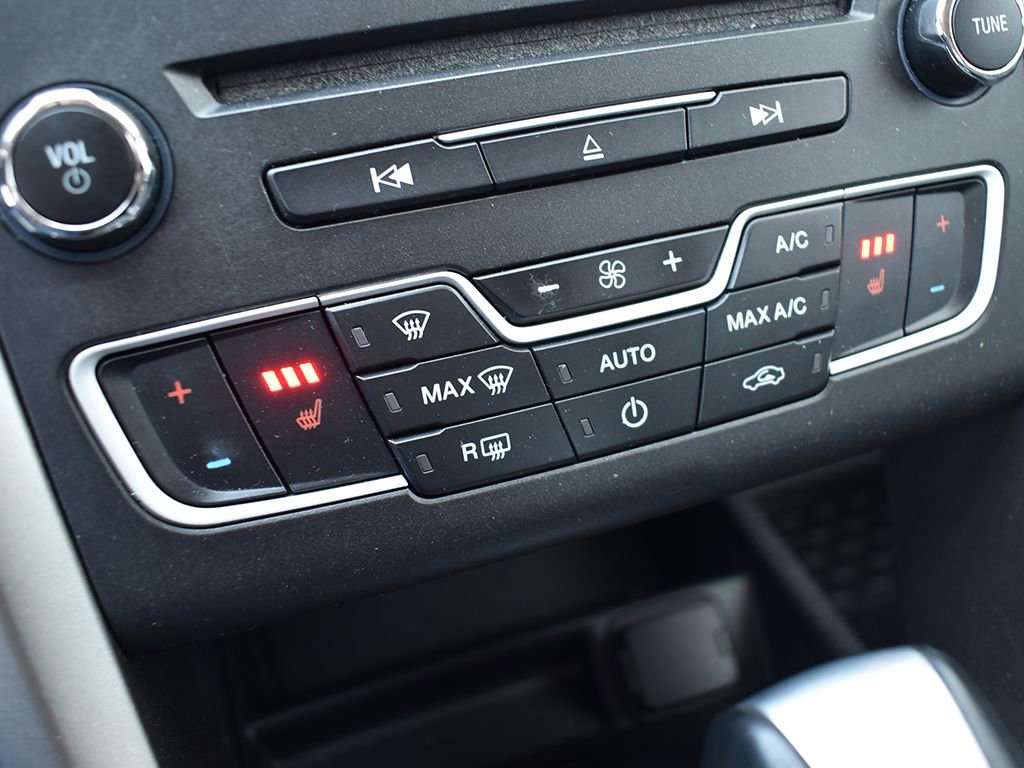 Used 2016 Ford Fusion SE w/ Equipment Group 202A image 7