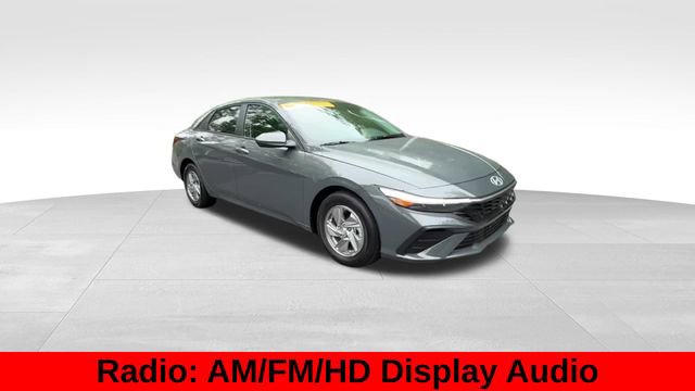Used 2026 Hyundai Elantra SE w/ Cargo Package FWD image 12